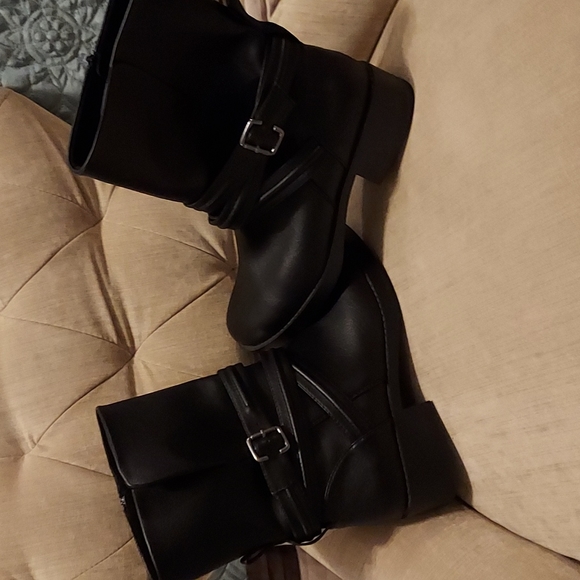 Boots - Picture 2 of 6